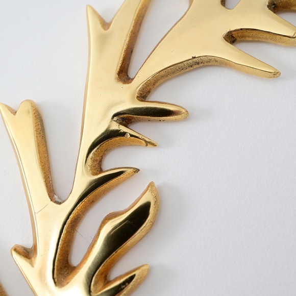 Nima Oberoi Lunales Branches Gold Charger Wreath | Staghorn Motif - Picture 5 of 8